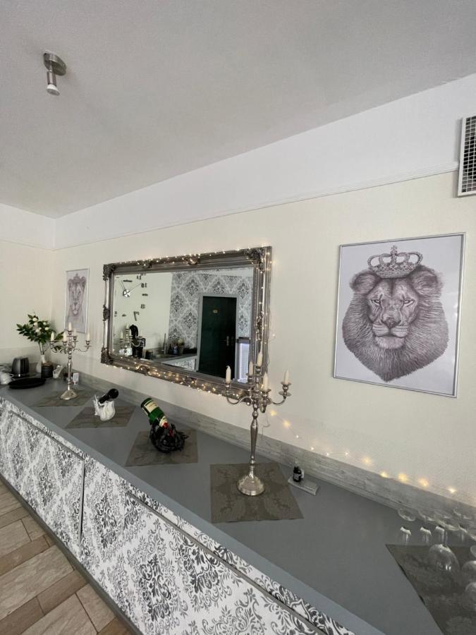 فندق Haus Hennesburg, Garni إيزيناخ المظهر الخارجي الصورة