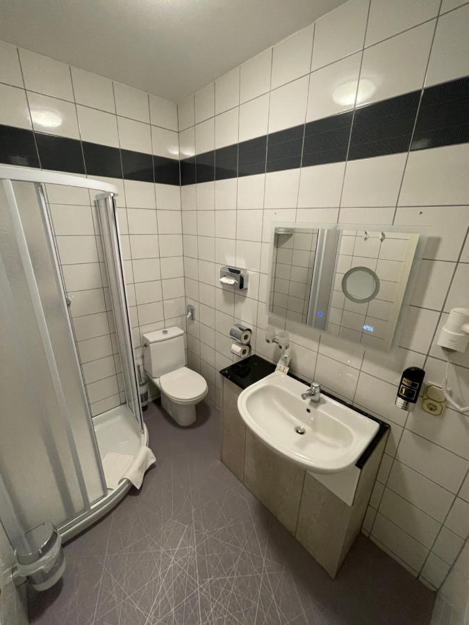 فندق Haus Hennesburg, Garni إيزيناخ المظهر الخارجي الصورة