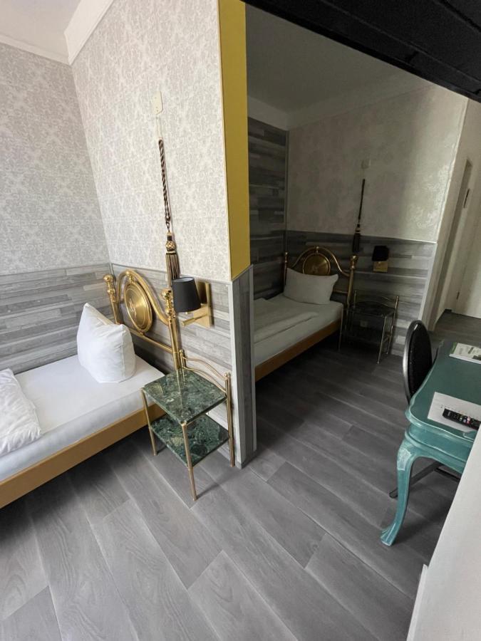 فندق Haus Hennesburg, Garni إيزيناخ المظهر الخارجي الصورة