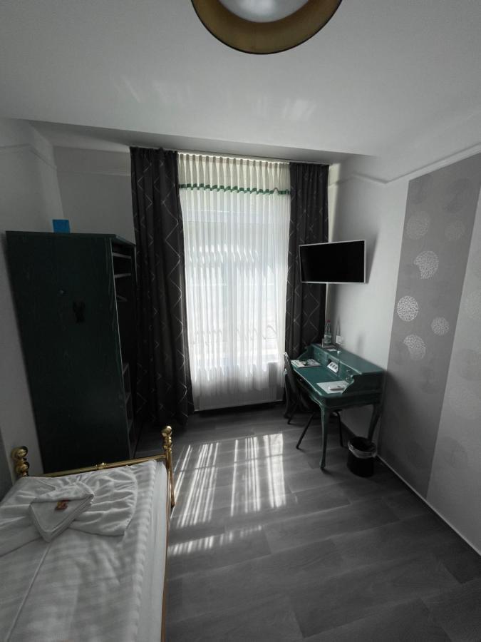 فندق Haus Hennesburg, Garni إيزيناخ المظهر الخارجي الصورة