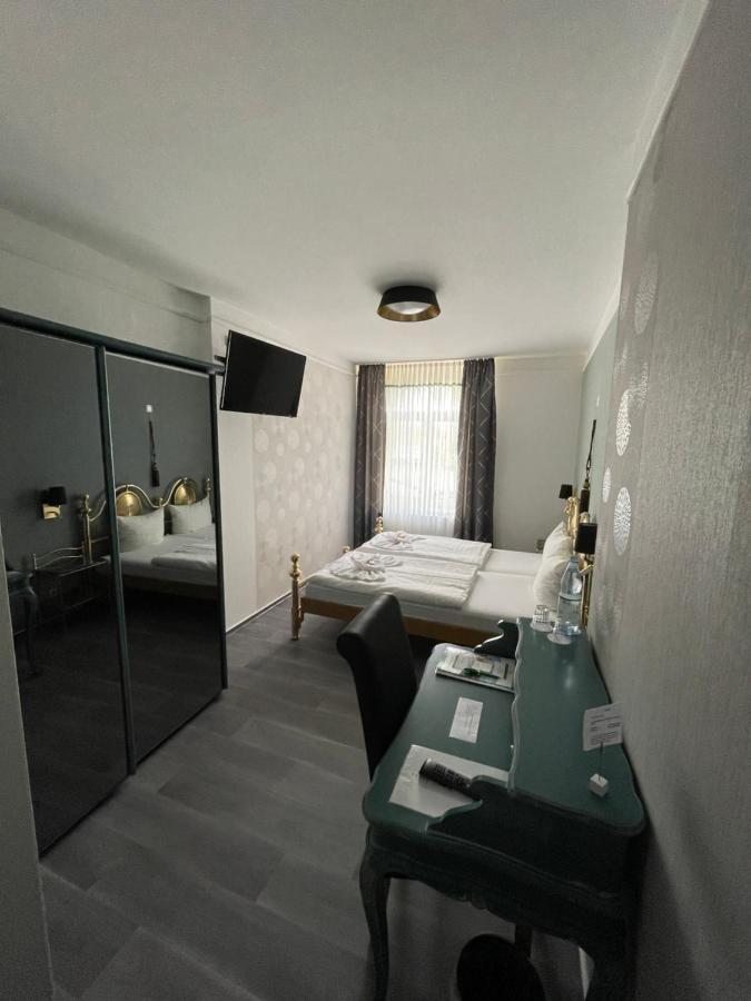 فندق Haus Hennesburg, Garni إيزيناخ المظهر الخارجي الصورة