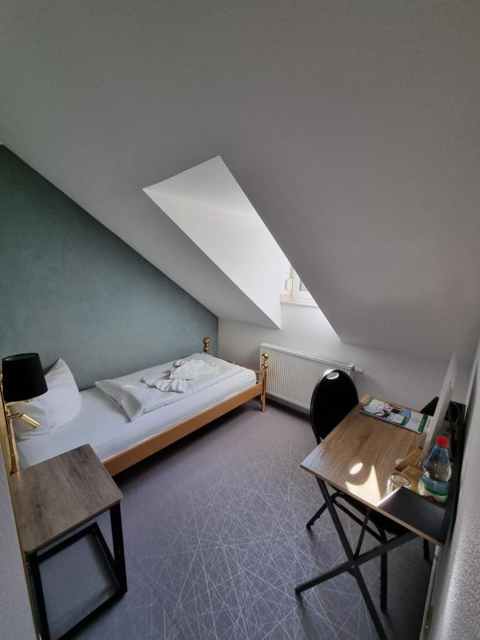 فندق Haus Hennesburg, Garni إيزيناخ المظهر الخارجي الصورة