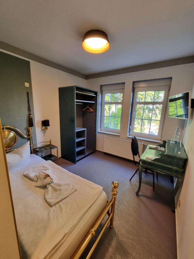فندق Haus Hennesburg, Garni إيزيناخ المظهر الخارجي الصورة
