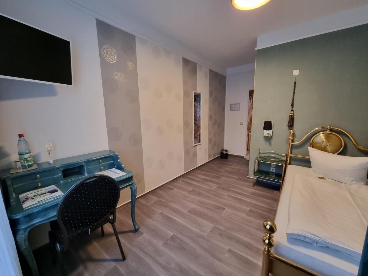 فندق Haus Hennesburg, Garni إيزيناخ المظهر الخارجي الصورة