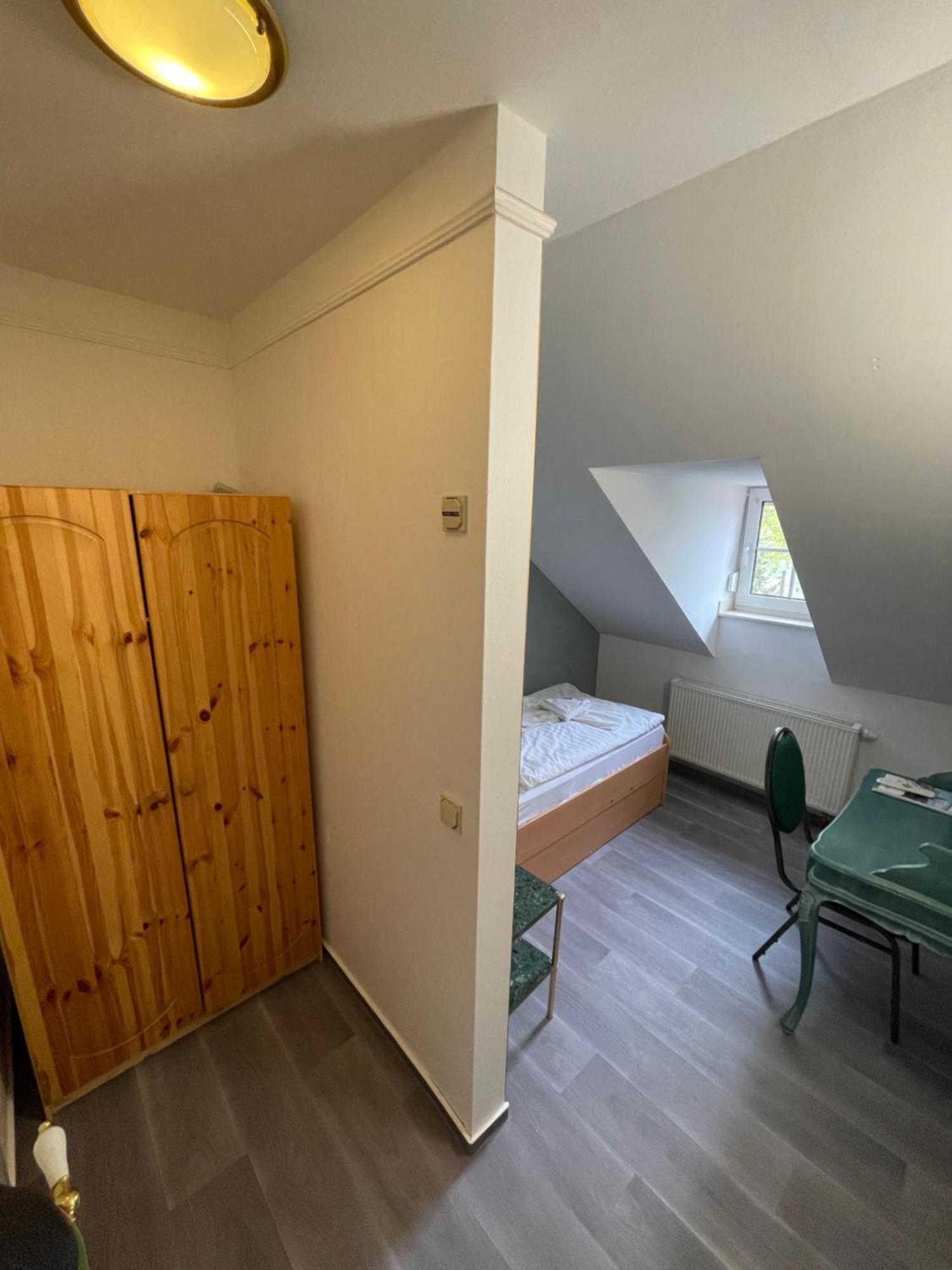 فندق Haus Hennesburg, Garni إيزيناخ الغرفة الصورة